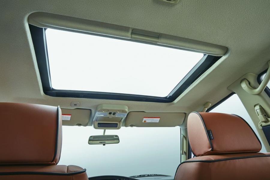 Детали интерьера Nissan Patrol Super Safari (Y61) 2017 года  (фото 5 из 17)